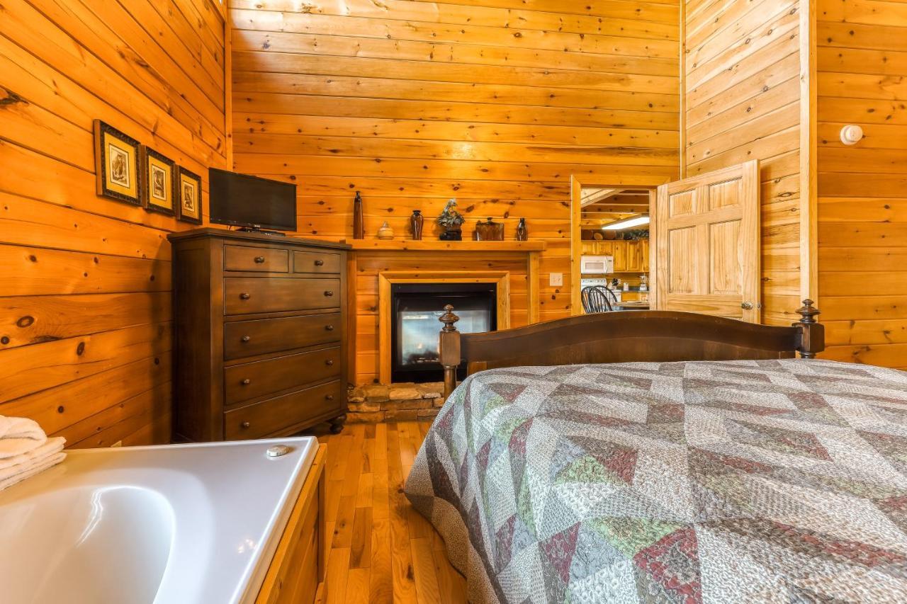 Elegant Escape Villa Pigeon Forge Exterior photo